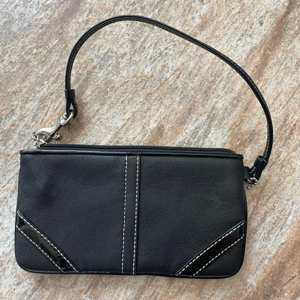 Black Leather coach wristlet - Picture 4 of 9